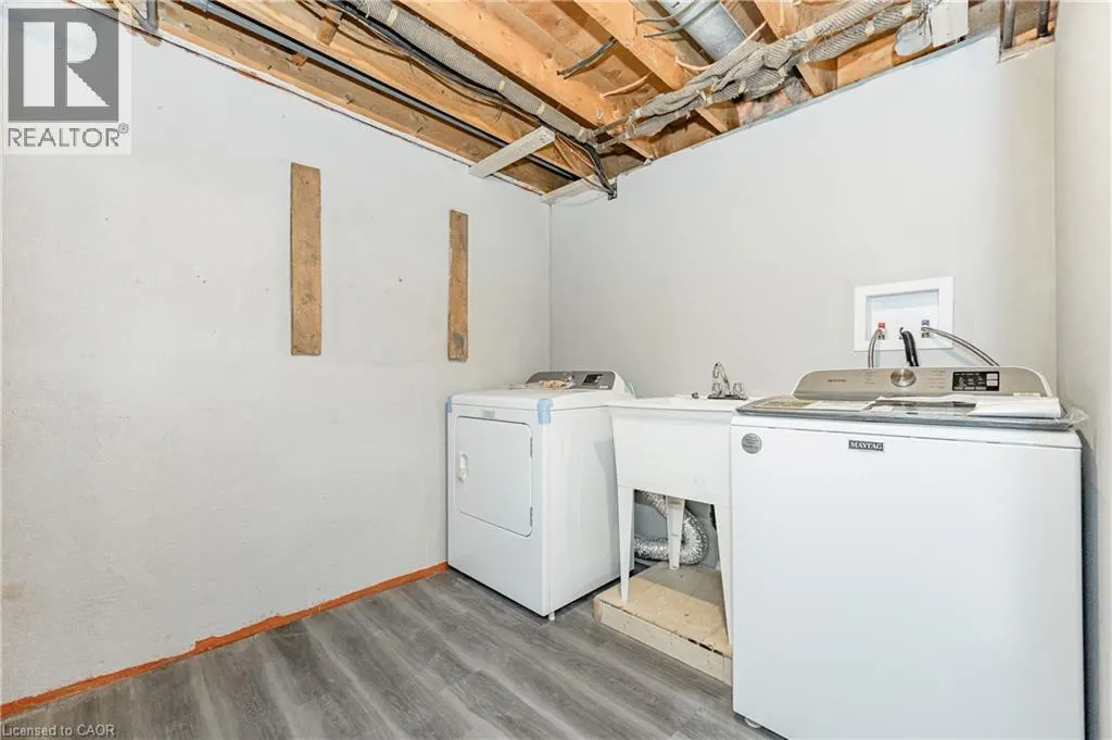 111 CHALMERS Street S