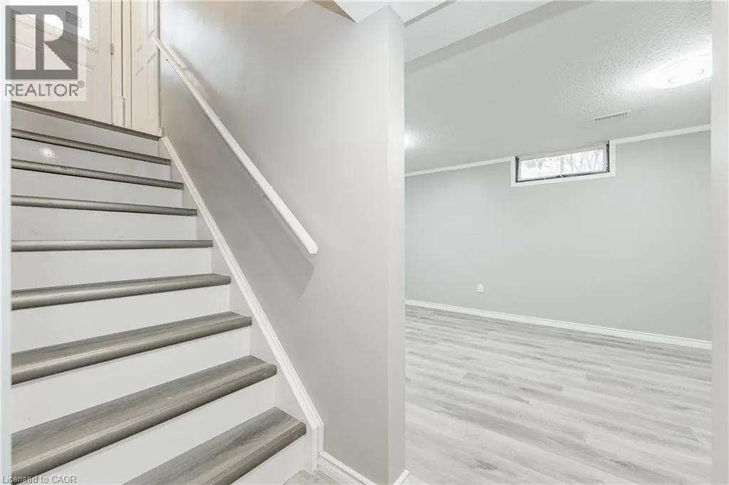 111 CHALMERS Street S