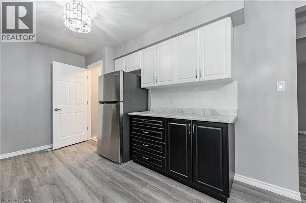 111 CHALMERS Street S