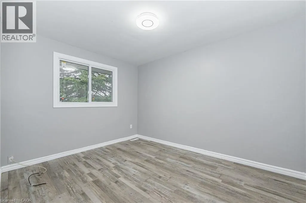 111 CHALMERS Street S