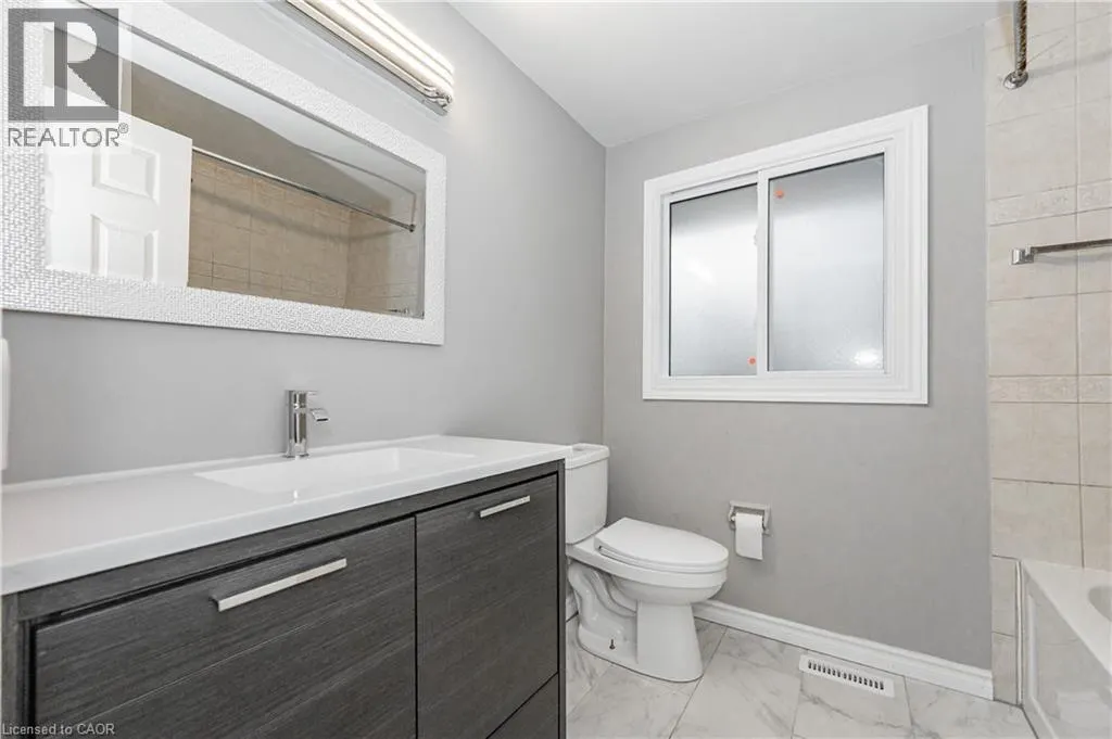 111 CHALMERS Street S