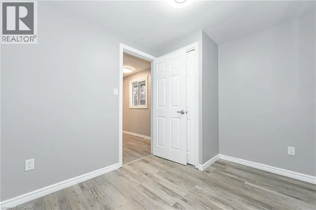 111 CHALMERS Street S