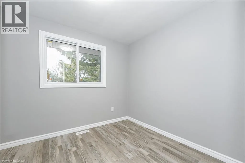 111 CHALMERS Street S