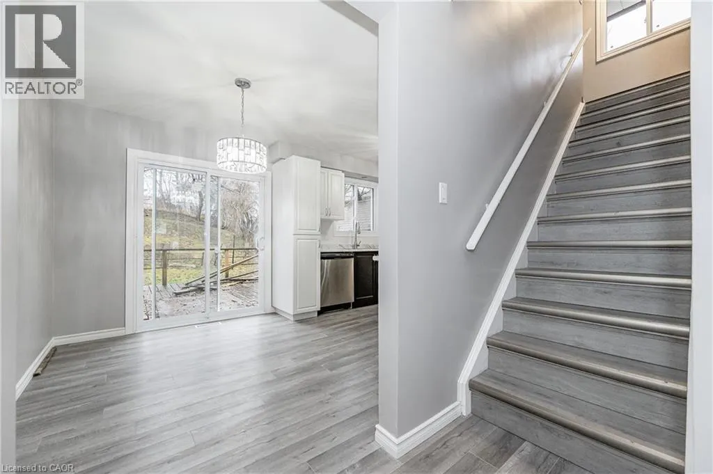 111 CHALMERS Street S