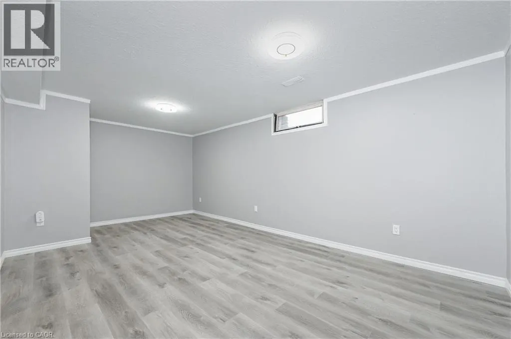 111 CHALMERS Street S