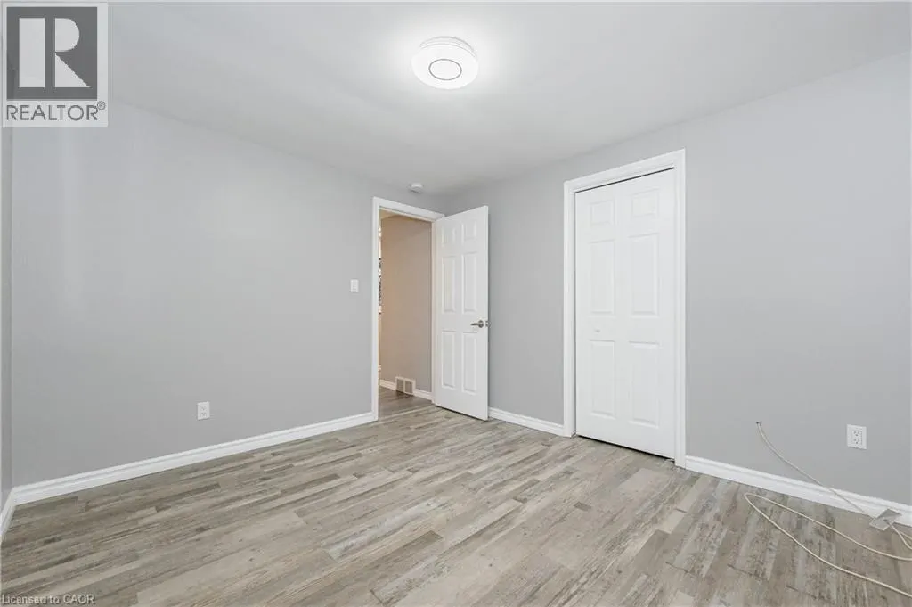 111 CHALMERS Street S