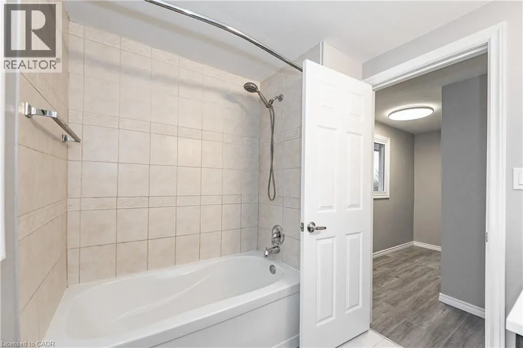 111 CHALMERS Street S