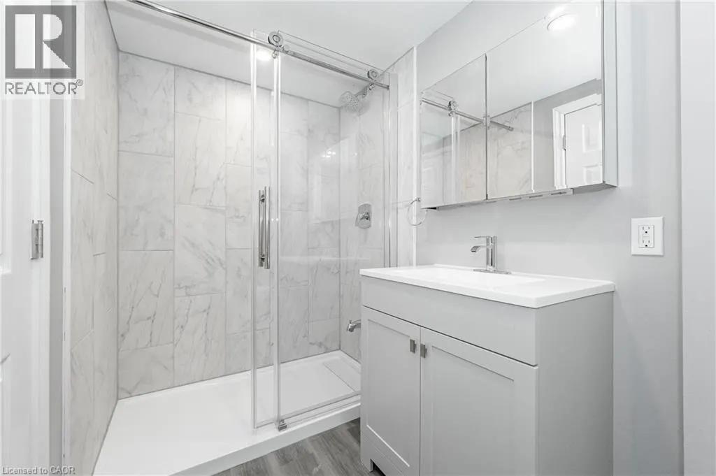 111 CHALMERS Street S