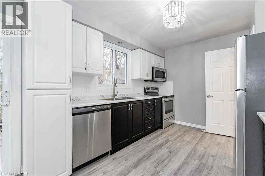 111 CHALMERS Street S