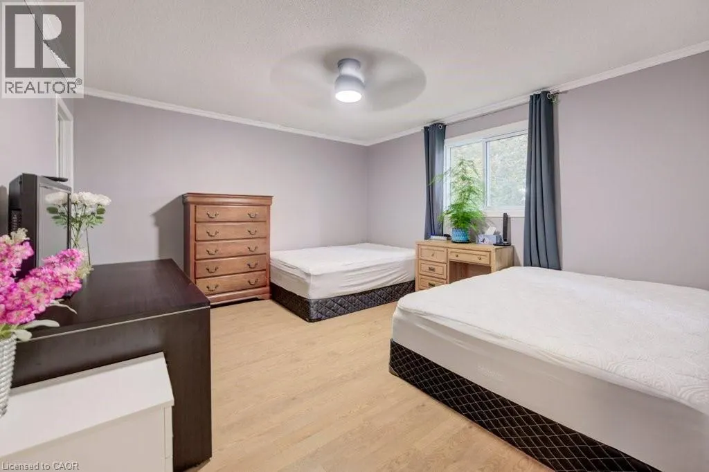 750 EDGAR Street W