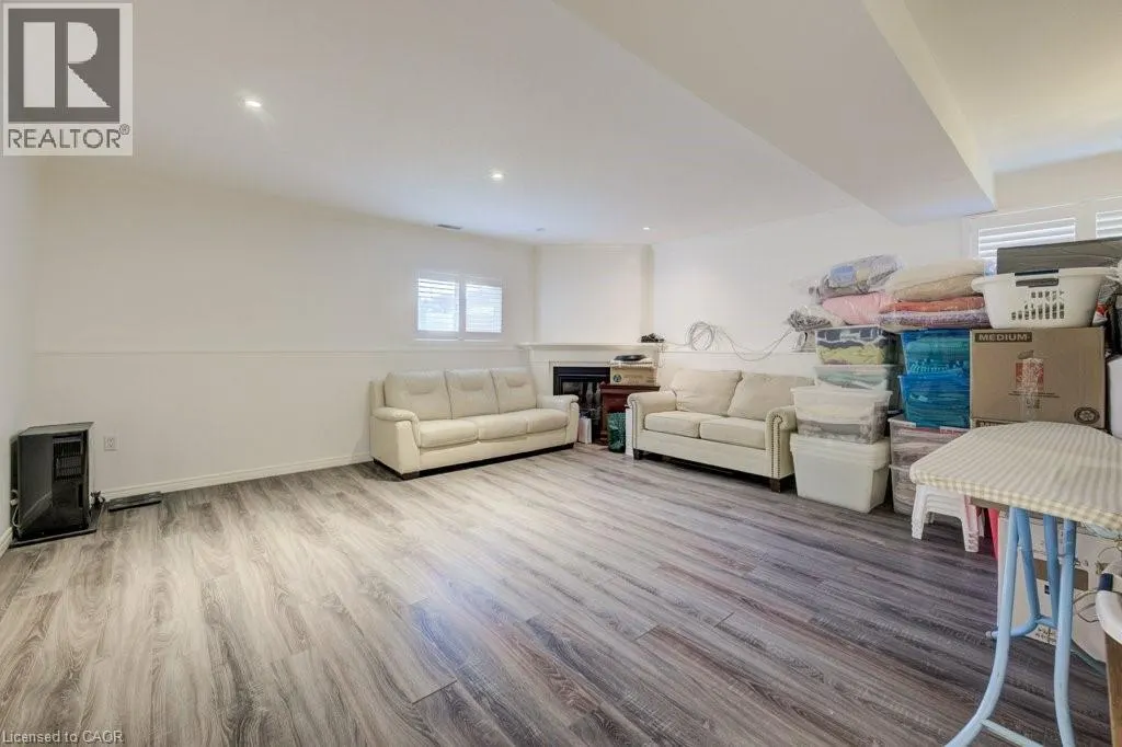 750 EDGAR Street W