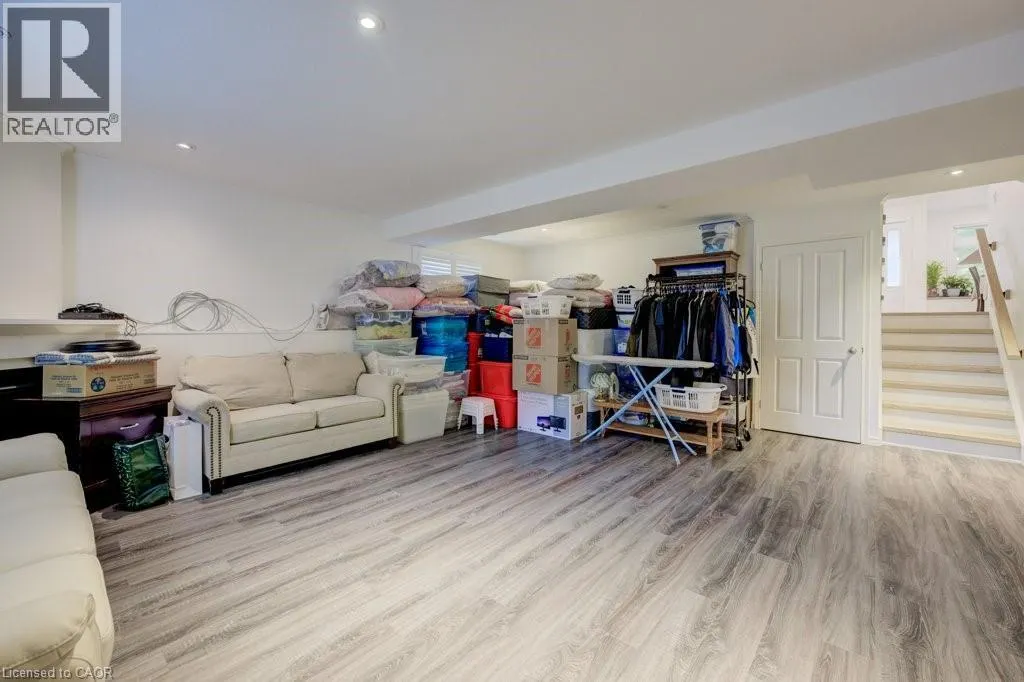 750 EDGAR Street W