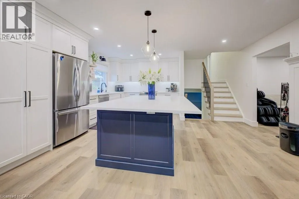 750 EDGAR Street W