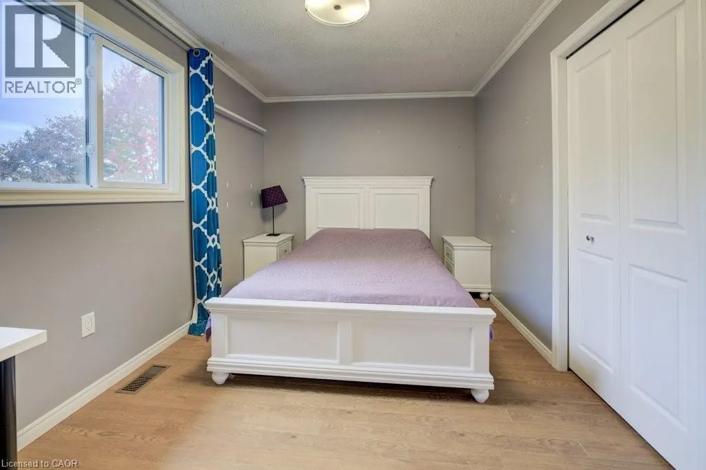 750 EDGAR Street W