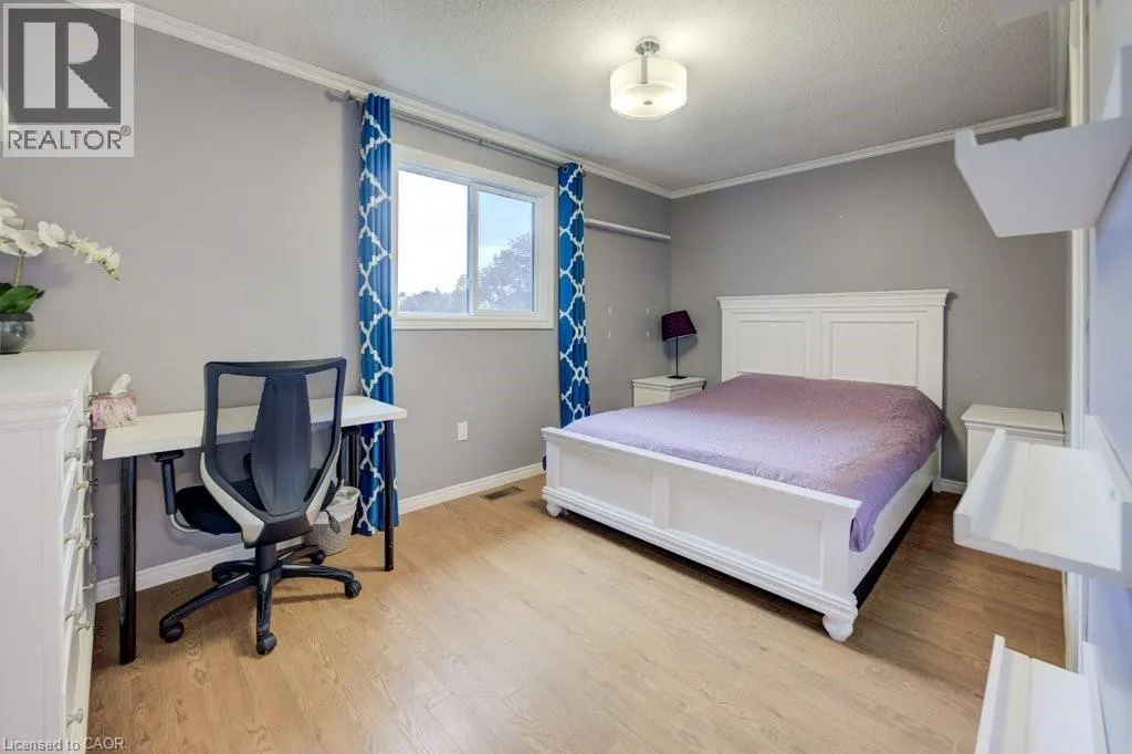 750 EDGAR Street W