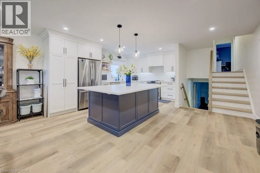 750 EDGAR Street W