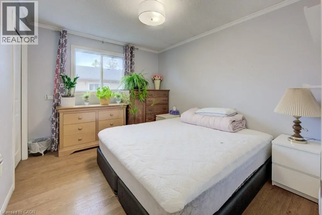 750 EDGAR Street W