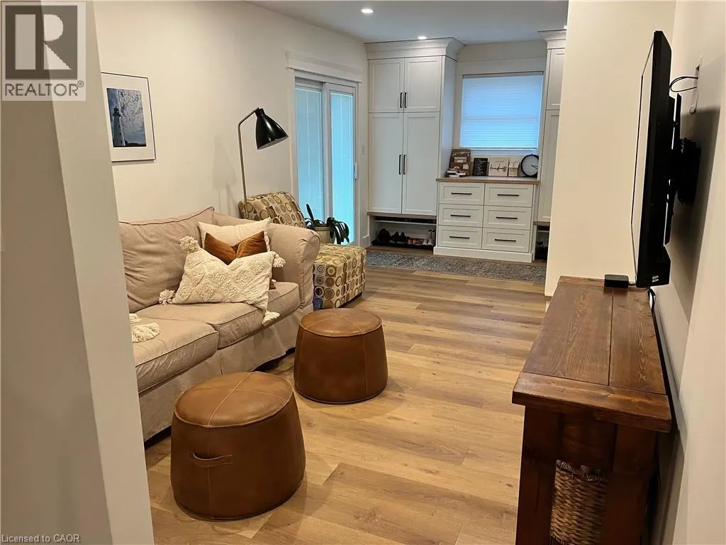 750 EDGAR Street W