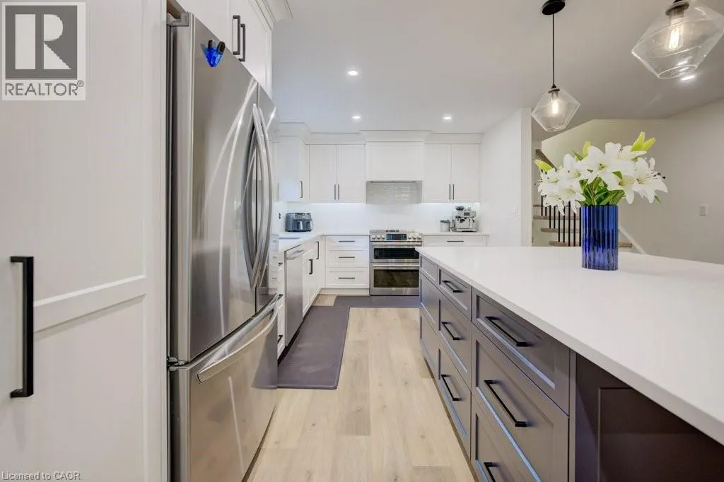 750 EDGAR Street W