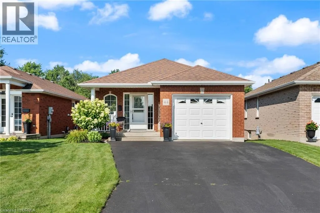 44 MACPHERSON Drive
