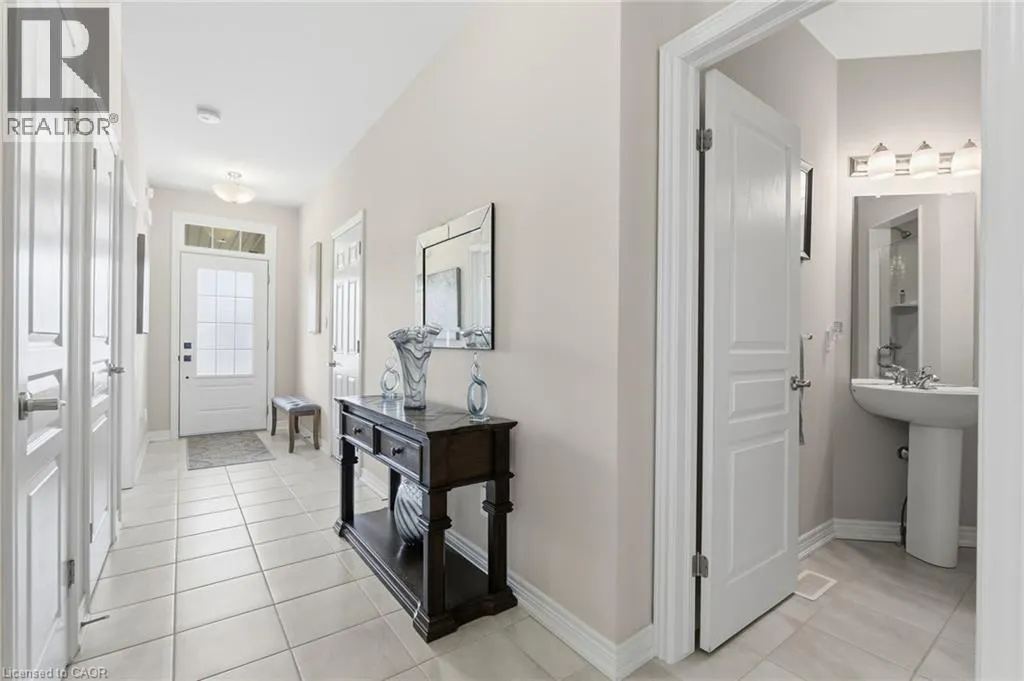 4 ELLIS Avenue
