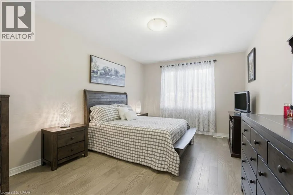 4 ELLIS Avenue