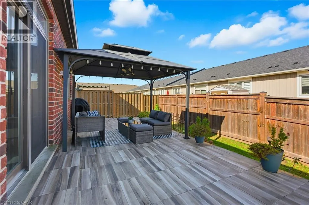 4 ELLIS Avenue