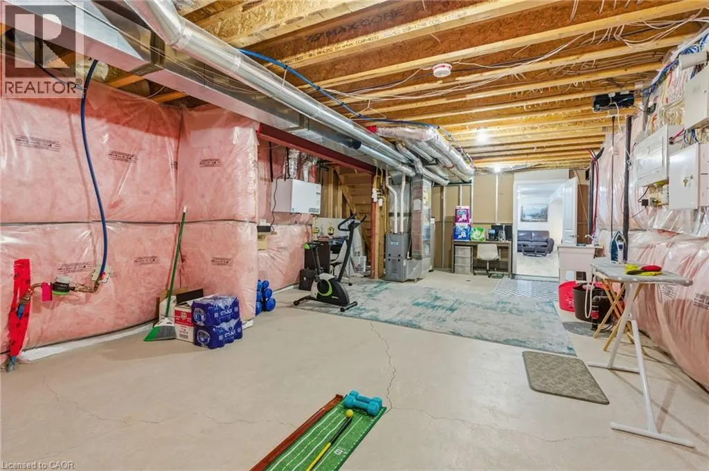 4 ELLIS Avenue