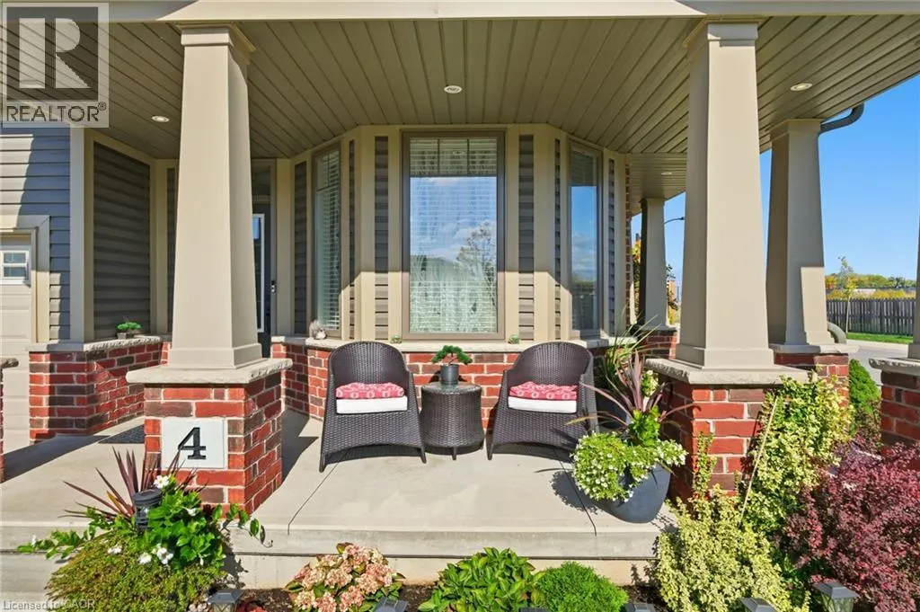 4 ELLIS Avenue