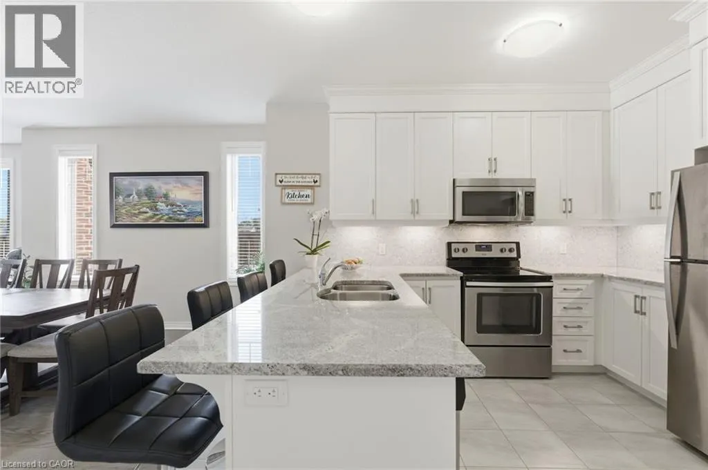 4 ELLIS Avenue