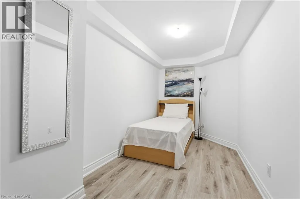 4 ELLIS Avenue