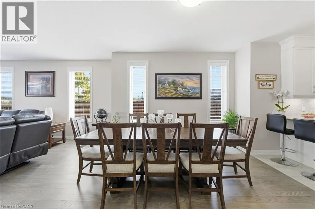 4 ELLIS Avenue