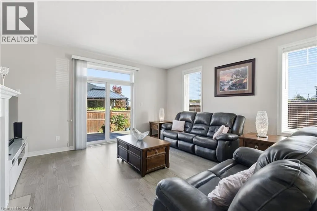 4 ELLIS Avenue