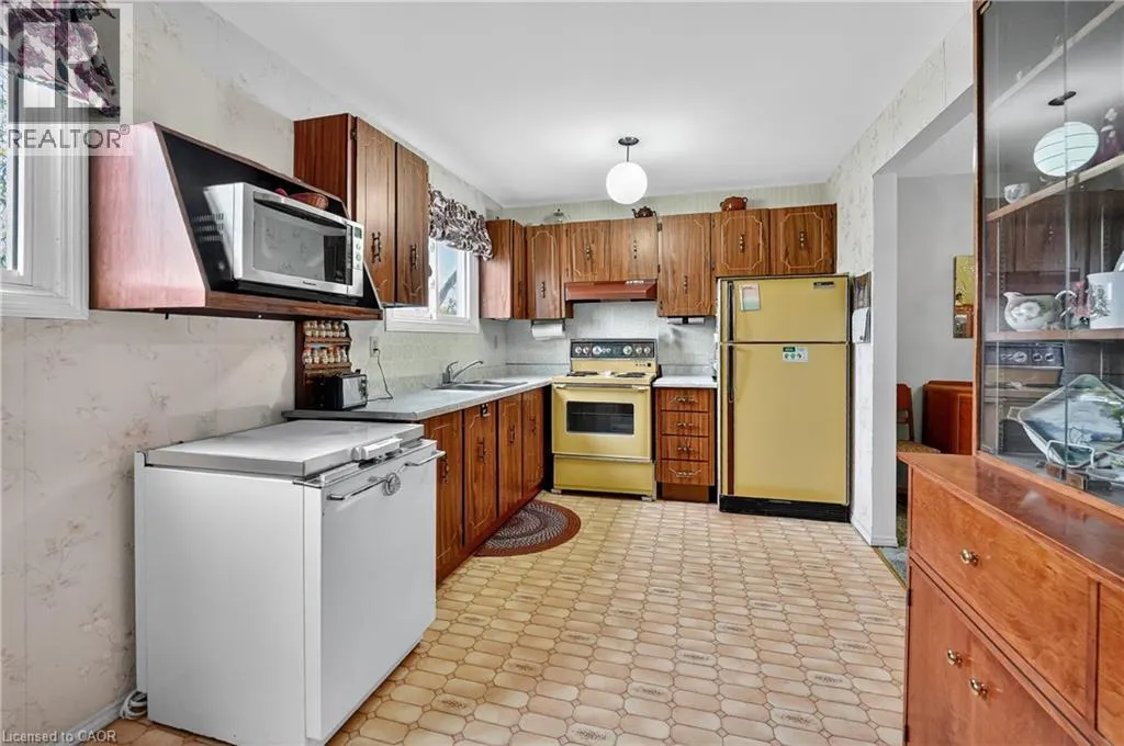 34 BOW VALLEY Drive Unit# 1, #1