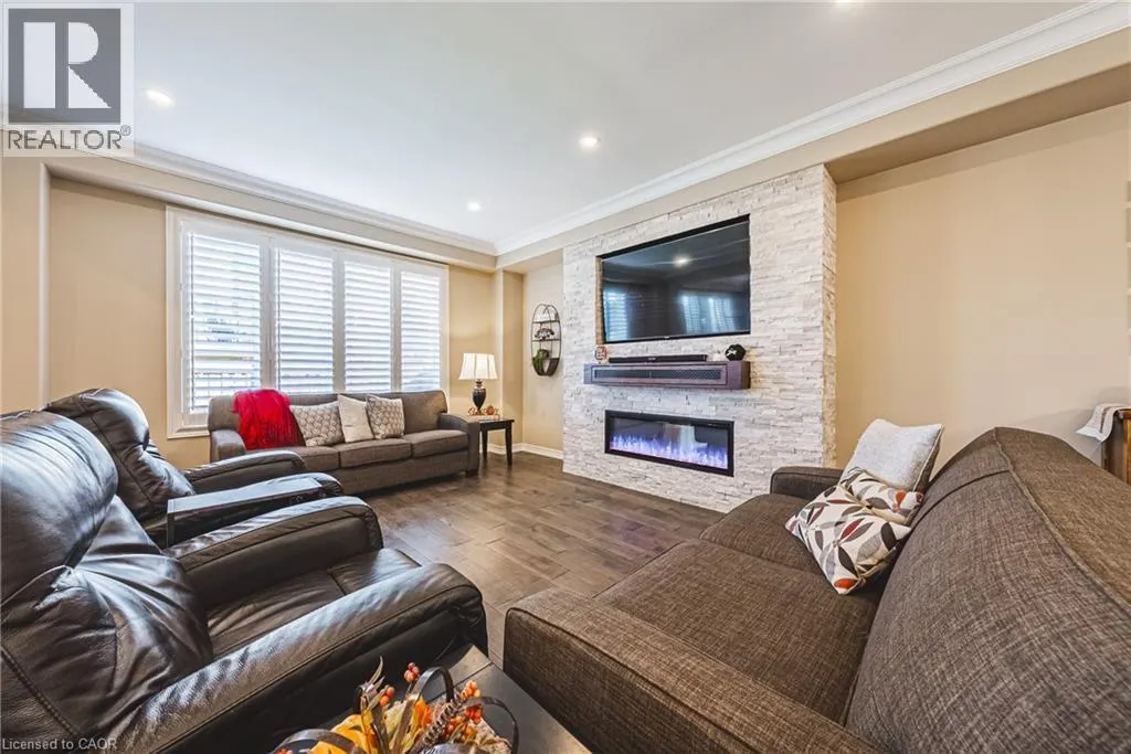 68 KINSMAN Drive