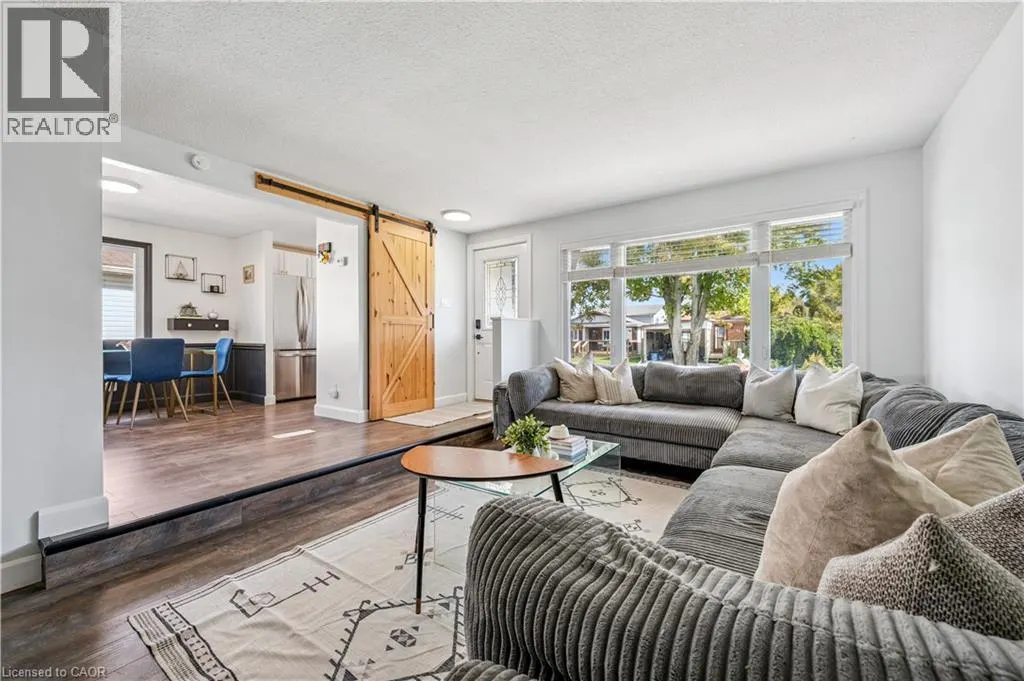 10 BROKEN OAK Crescent