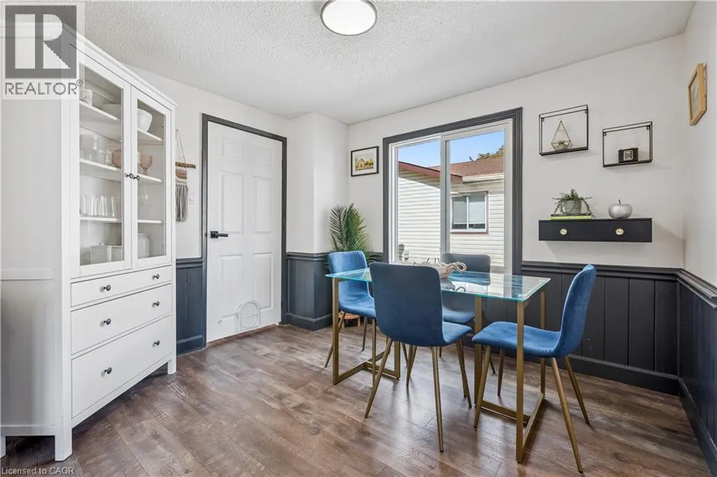 10 BROKEN OAK Crescent