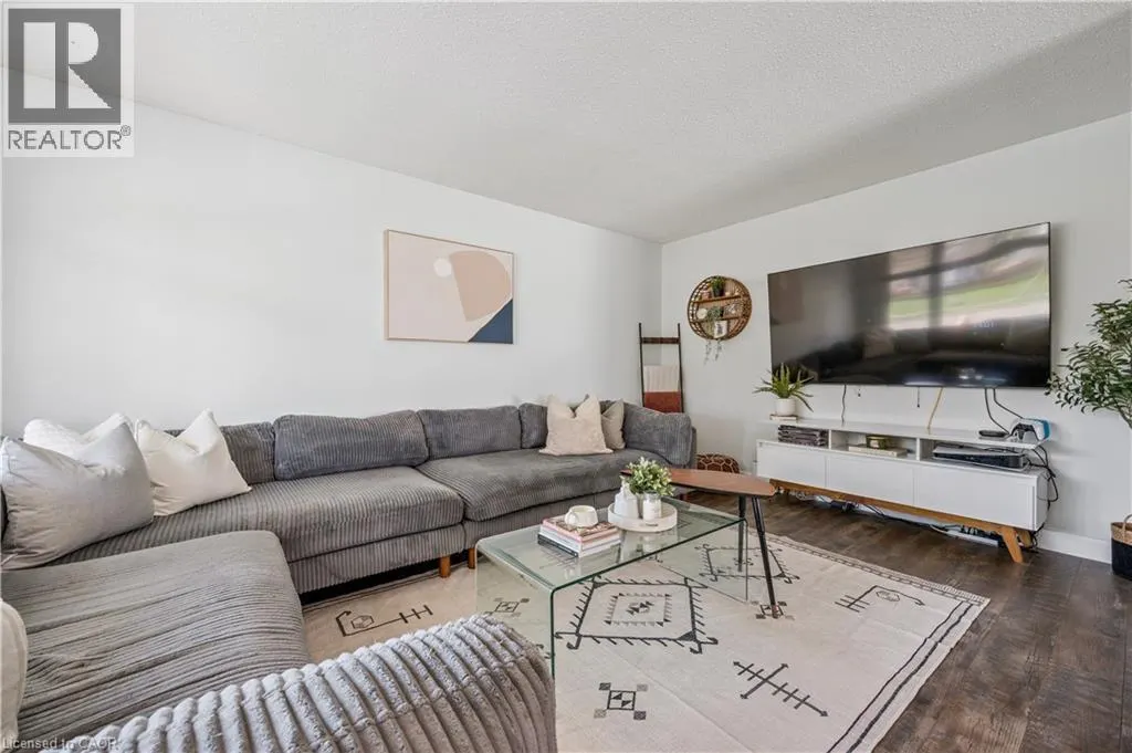 10 BROKEN OAK Crescent