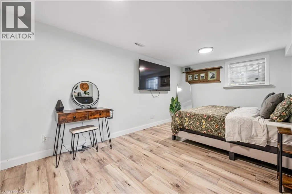 10 BROKEN OAK Crescent