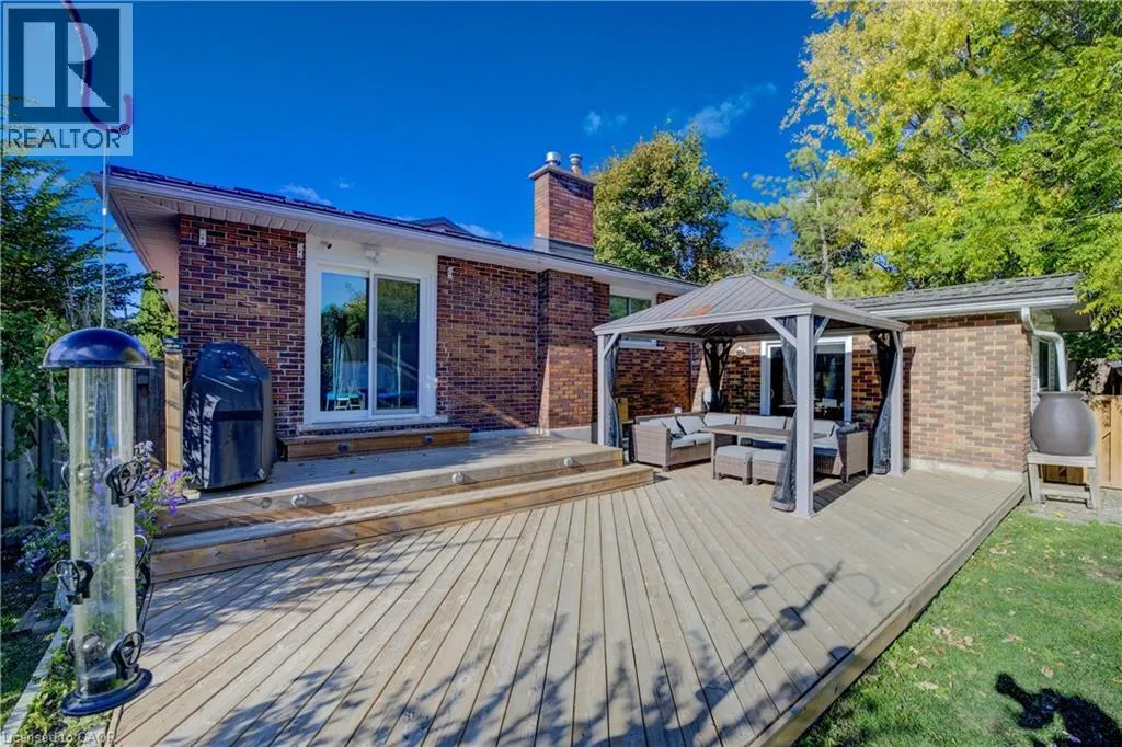 127 JANSEN Avenue