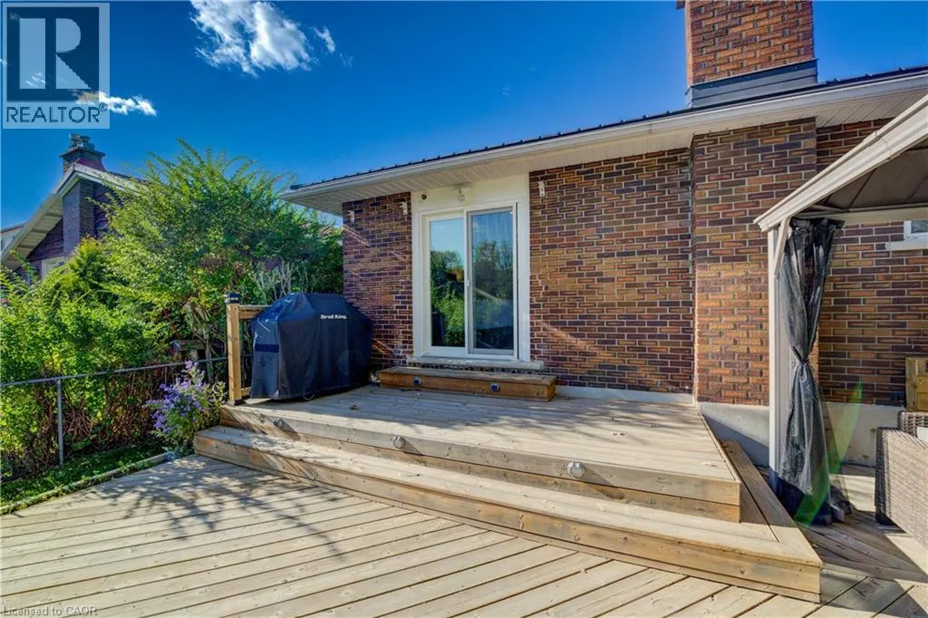 127 JANSEN Avenue