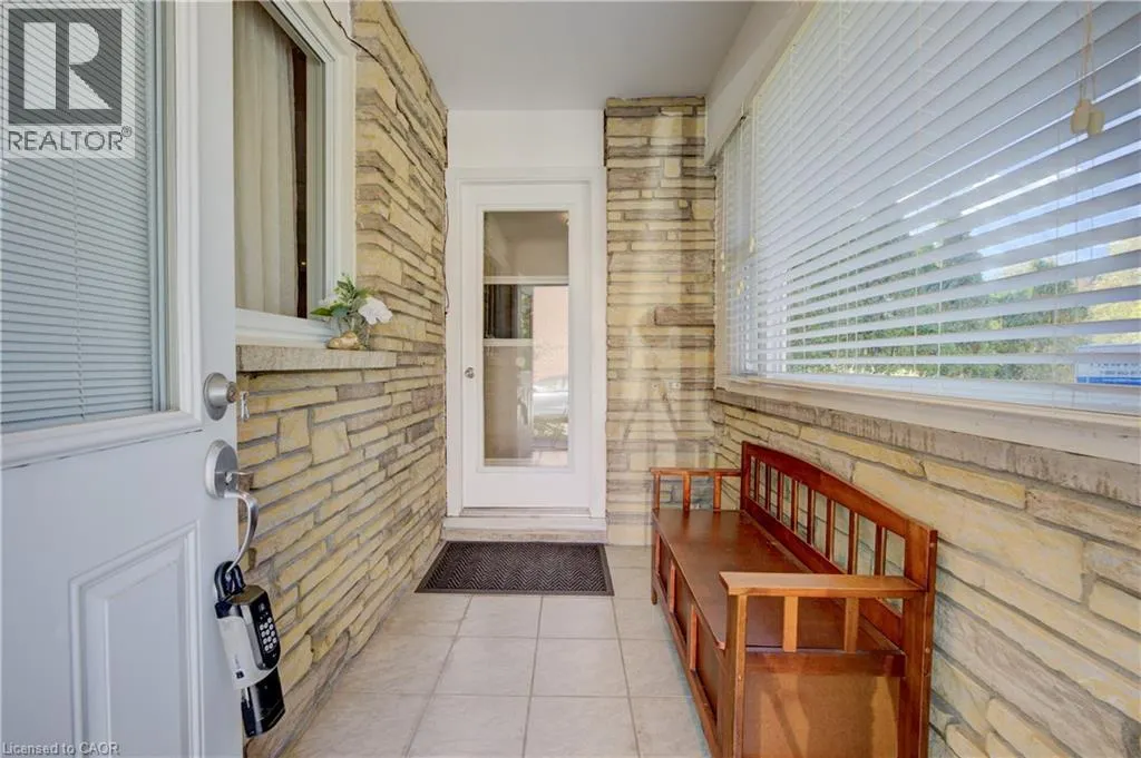 127 JANSEN Avenue