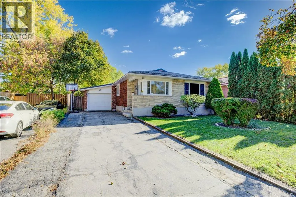 127 JANSEN Avenue