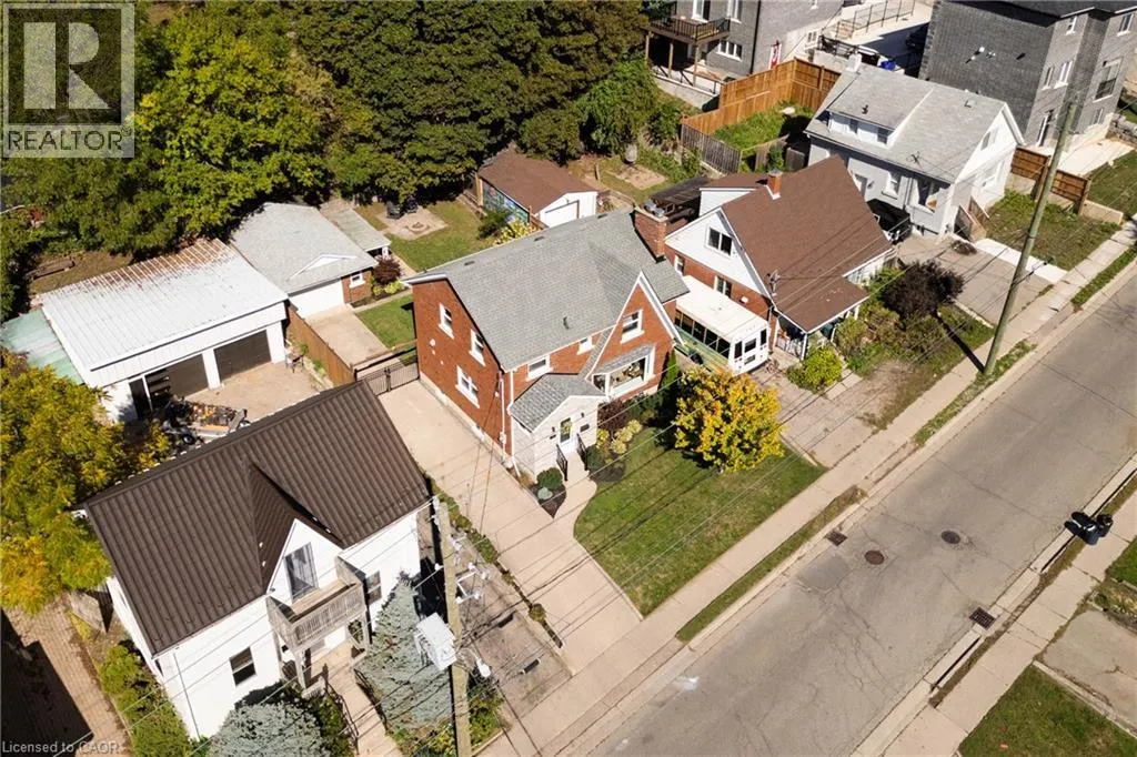 112 CEDAR Street S