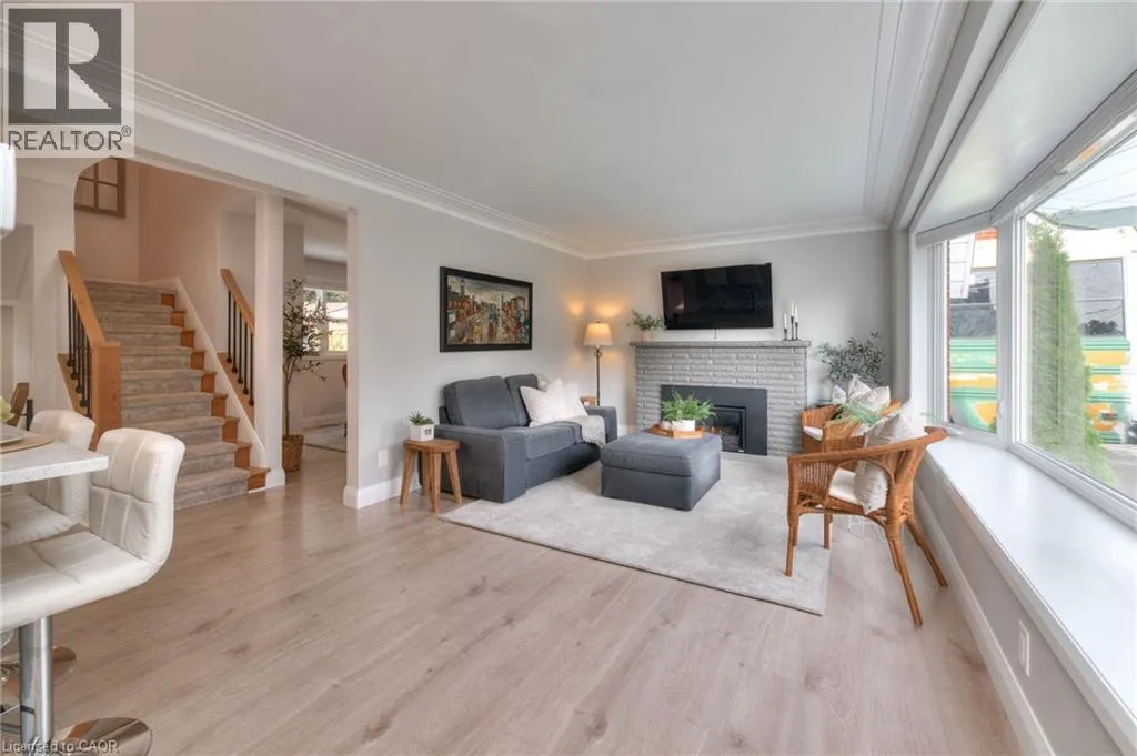 112 CEDAR Street S