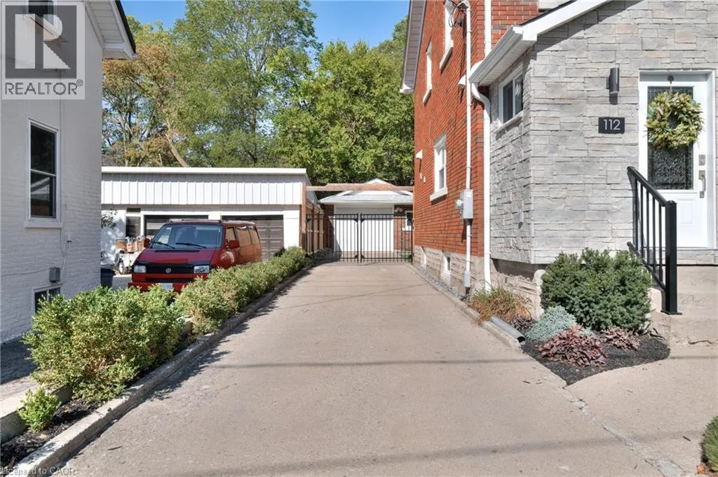 112 CEDAR Street S