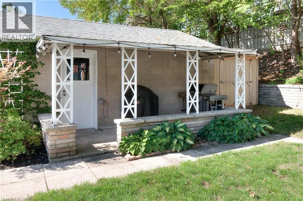 112 CEDAR Street S