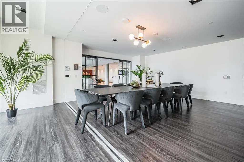 15 WELLINGTON Street S Unit# 909, #909