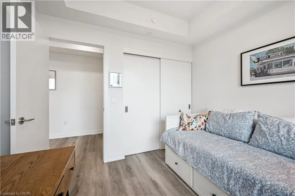 15 WELLINGTON Street S Unit# 909, #909