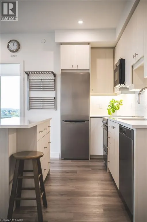 15 WELLINGTON Street S Unit# 909, #909